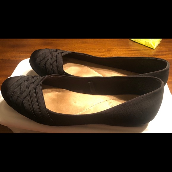 Cliffs by White Mountain - Picture 2 of 2